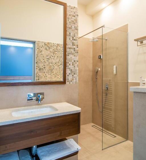 اتاق راحتی سه تخته, Vila Emilia