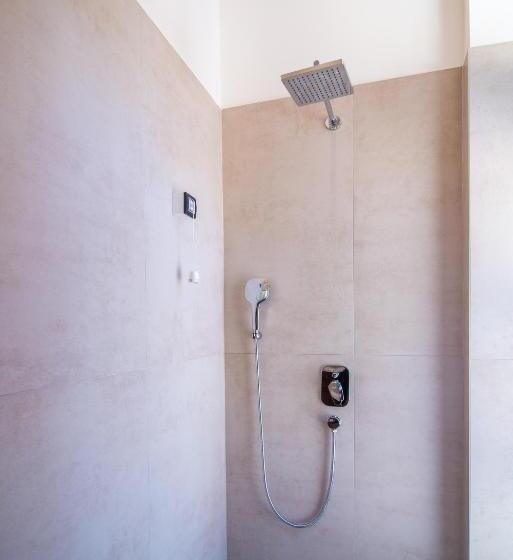 اتاق راحتی سه تخته, Vila Emilia