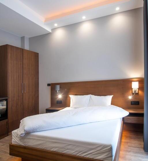 اتاق خانوادگی, Vila Emilia