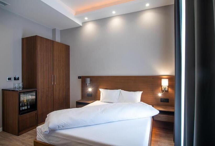 اتاق خانوادگی, Vila Emilia