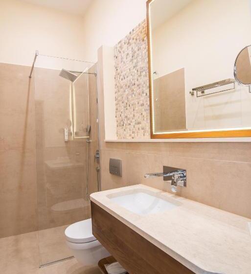 اتاق خانوادگی, Vila Emilia