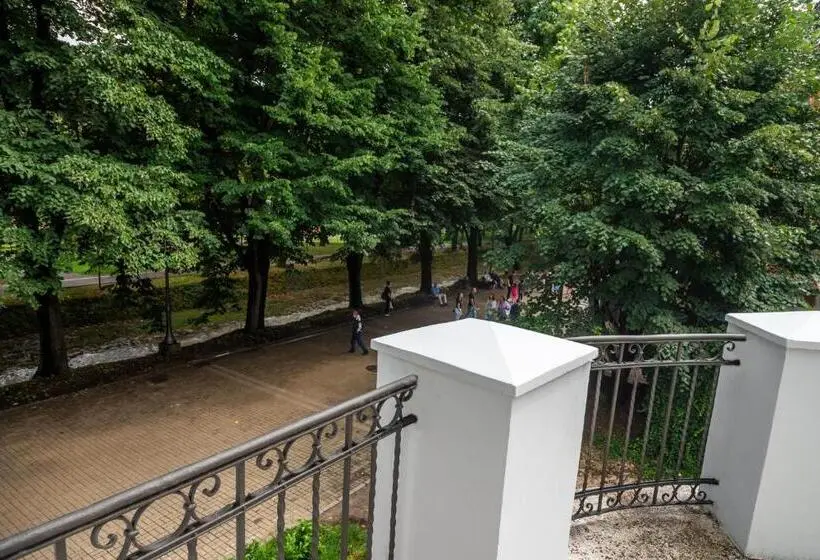 اتاق لوکس با بالکن, Vila Emilia