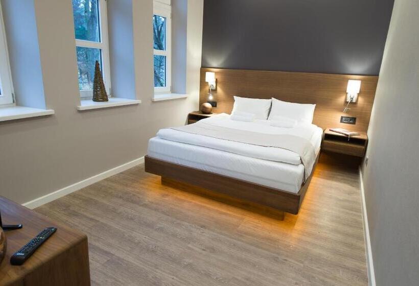 اتاق لوکس خانوادگی, Vila Emilia