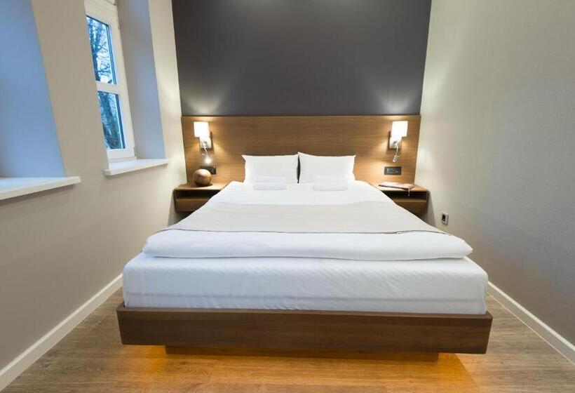 اتاق لوکس خانوادگی, Vila Emilia