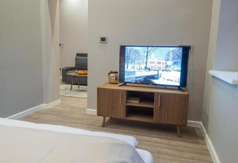 اتاق لوکس خانوادگی, Vila Emilia