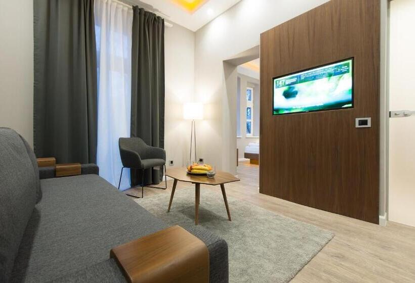 اتاق لوکس خانوادگی, Vila Emilia