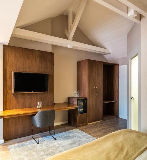 اتاق خانوادگی, Vila Emilia