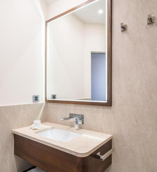 اتاق خانوادگی, Vila Emilia