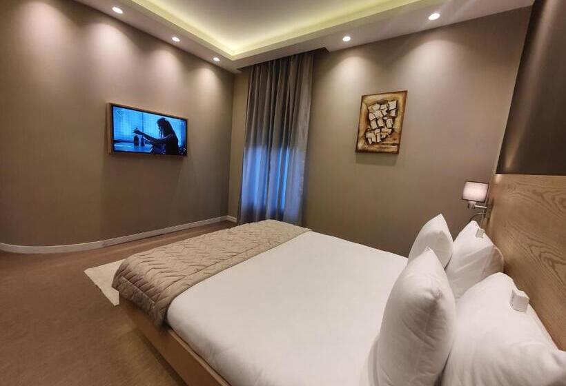 اتاق لوکس, Vila Emilia