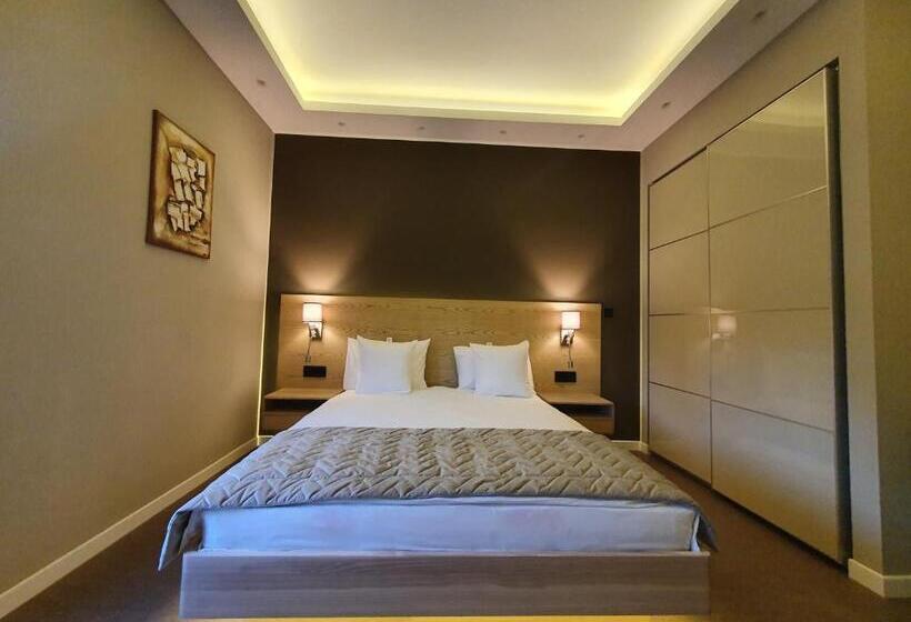 اتاق لوکس, Vila Emilia