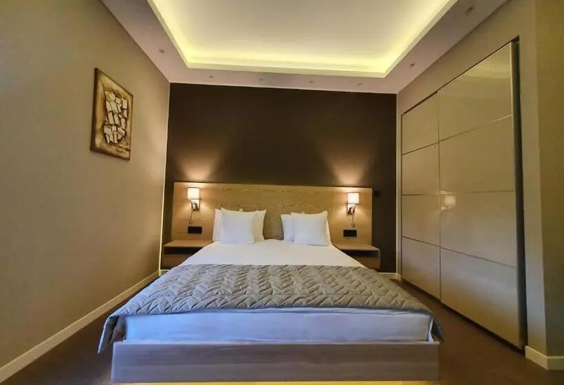 اتاق لوکس, Vila Emilia
