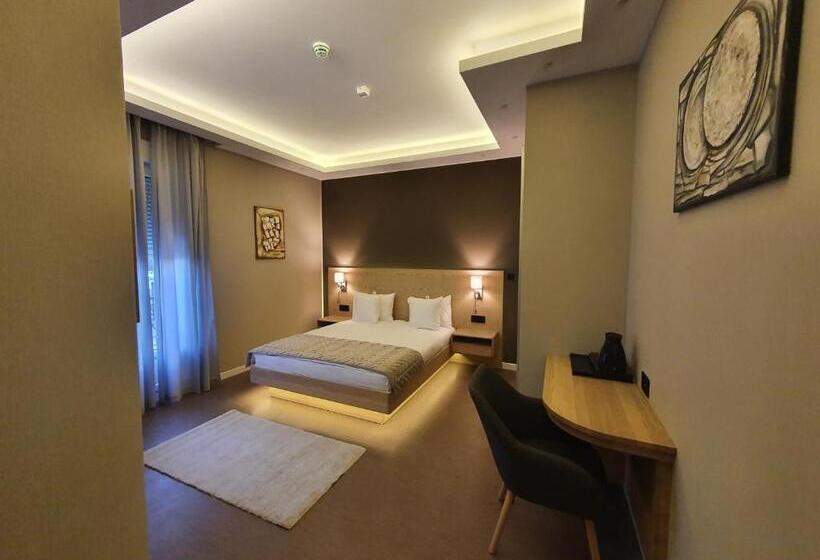 اتاق لوکس, Vila Emilia