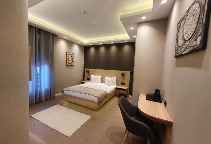 اتاق لوکس, Vila Emilia