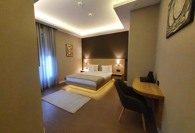 اتاق لوکس, Vila Emilia
