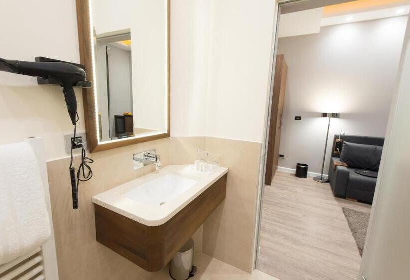 اتاق لوکس خانوادگی, Vila Emilia