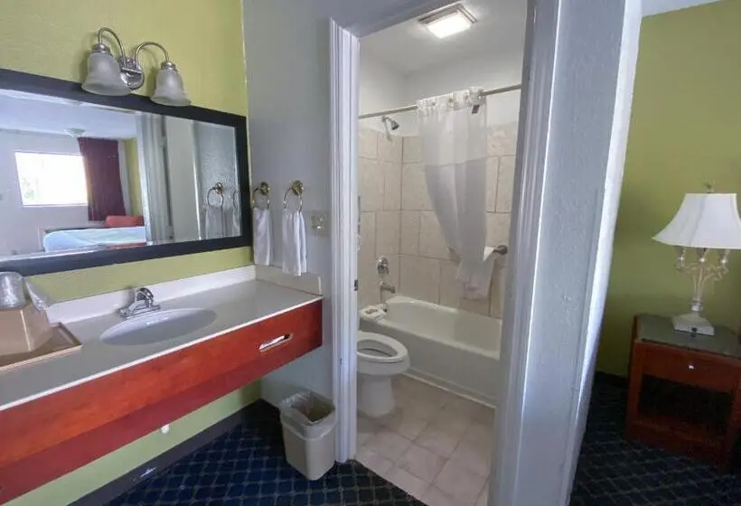 Standard-studio King-vuode, Royal Inn Richmond Hill Savannah I95