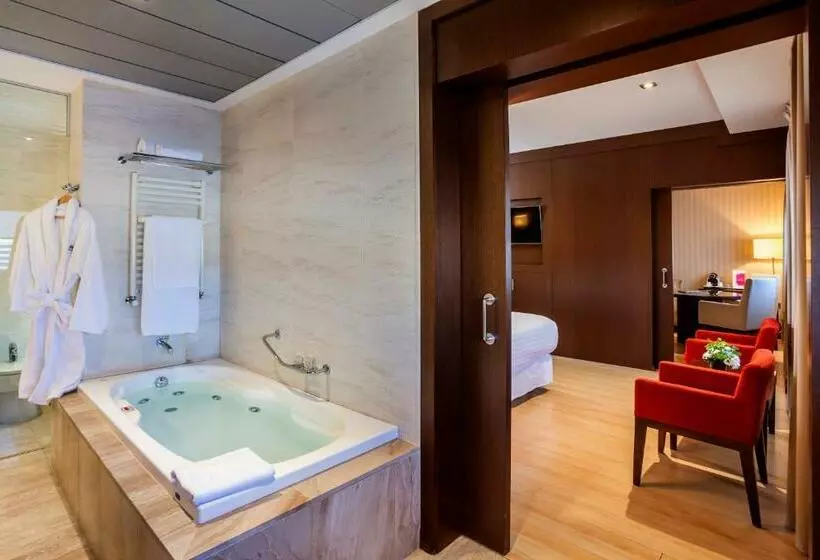 Junior Suite con Hidromasaje, Barceló Granada Congress