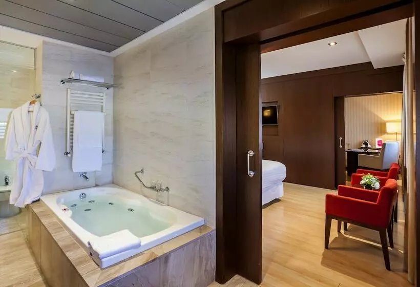 Junior Suite con Hidromasaje, Barceló Granada Congress