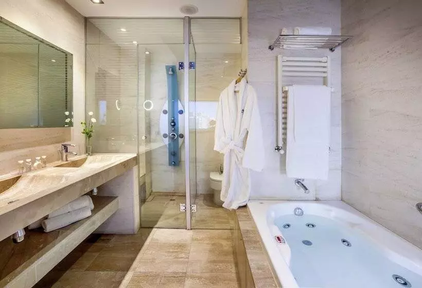 Junior Suite con Hidromasaje, Barceló Granada Congress