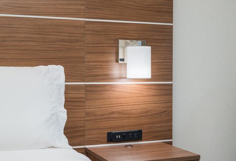 장애인을 위한 스탠다드 룸, Holiday Inn Express Grover Beach Pismo Beach Area, An Ihg