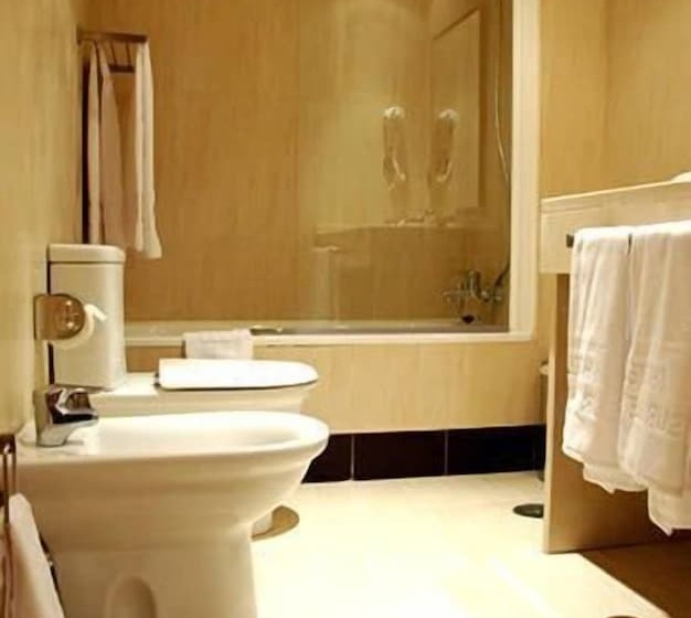 חדר סטנדרט, Isur Llerena