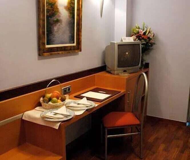 חדר סטנדרט, Isur Llerena