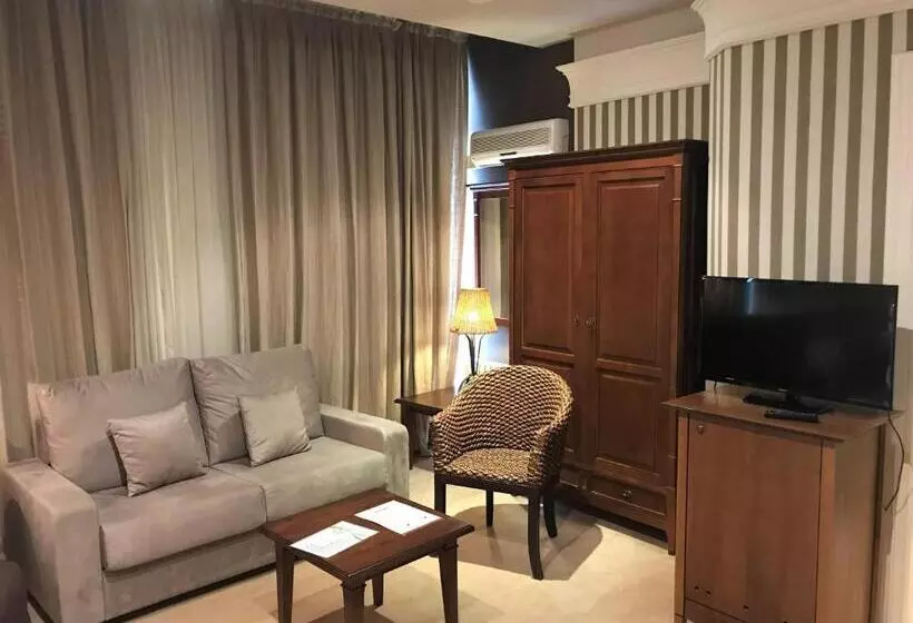 اتاق سوپریور با وان آب گرم, Marina De Campios