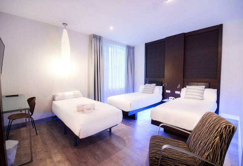 اتاق استاندارد سه نفره, Petit Palace President Castellana