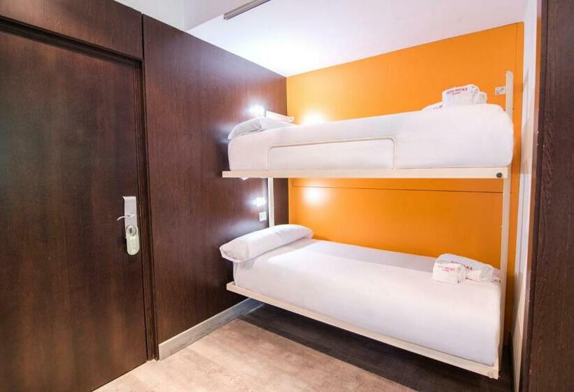 اتاق استاندارد چهار تخته, Petit Palace President Castellana