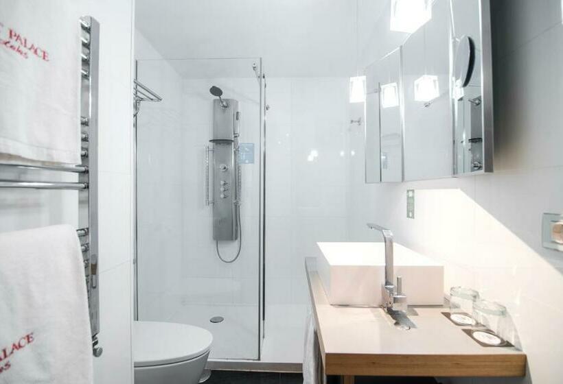 اتاق استاندارد چهار تخته, Petit Palace President Castellana