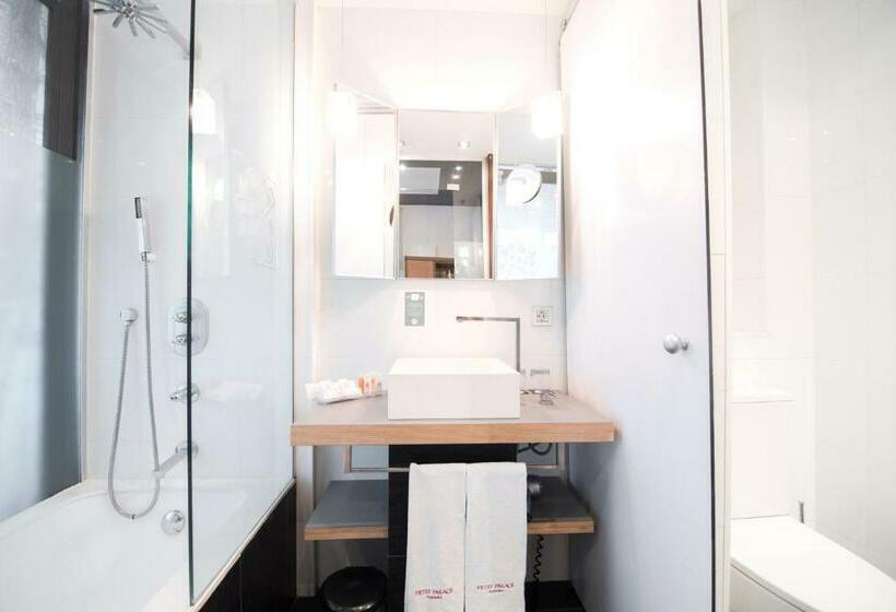 اتاق استاندارد چهار تخته, Petit Palace President Castellana