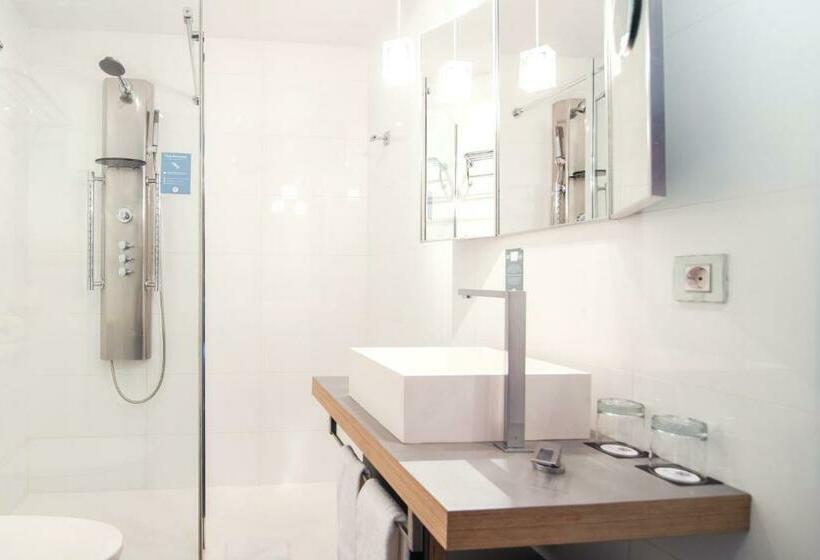 اتاق پنجتخته استاندارد, Petit Palace President Castellana