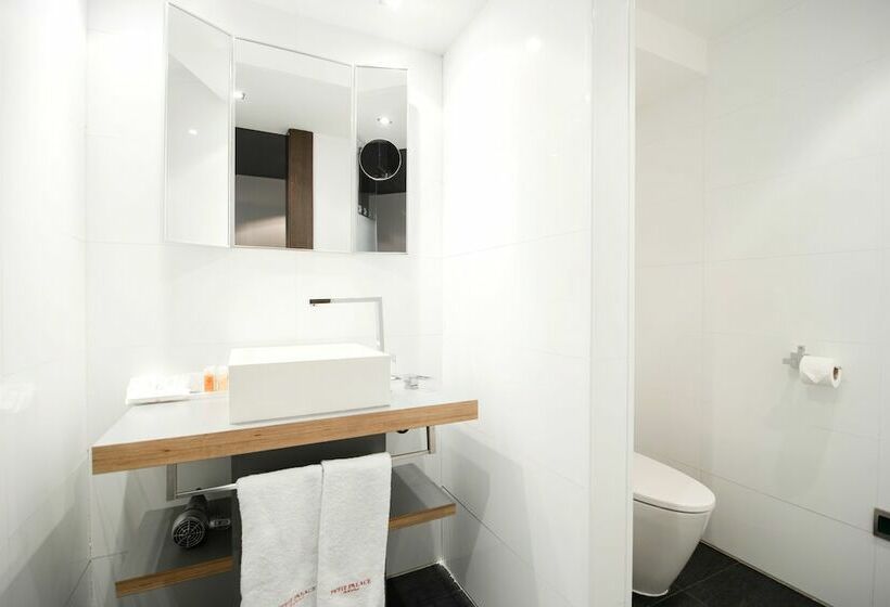 اتاق استاندارد سه نفره, Petit Palace President Castellana