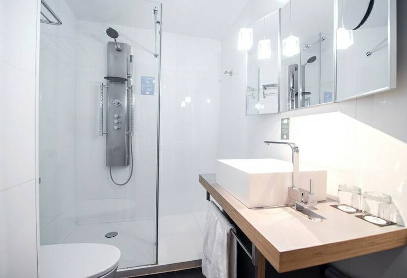 اتاق استاندارد چهار تخته, Petit Palace President Castellana