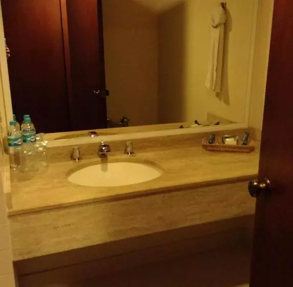 اتاق سوپریور, Real De Uruapan