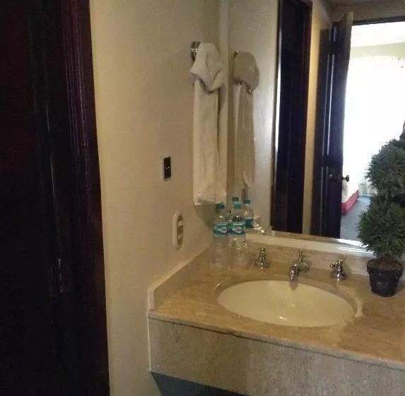 اتاق سوپریور, Real De Uruapan