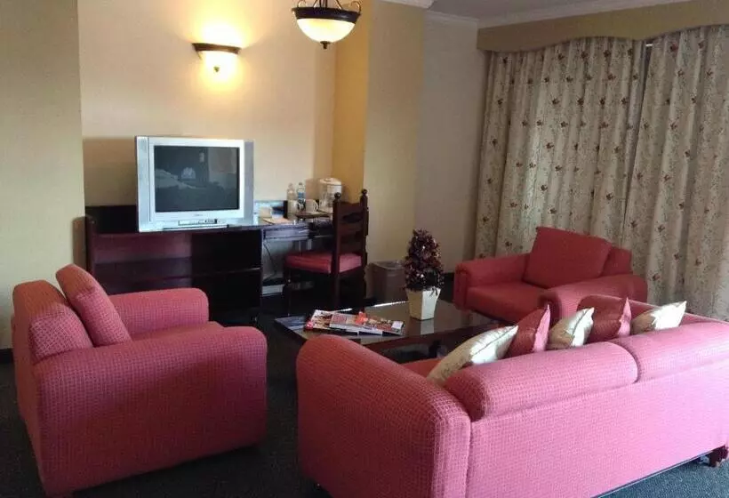 سوییت جونیور, Real De Uruapan