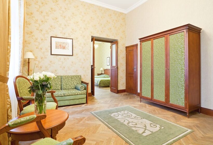 デラックストリプルルーム, Royal