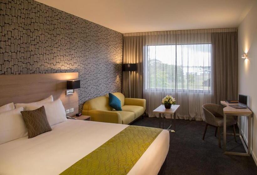 جناح جونيور, Sudima Hotel Christchurch Airport