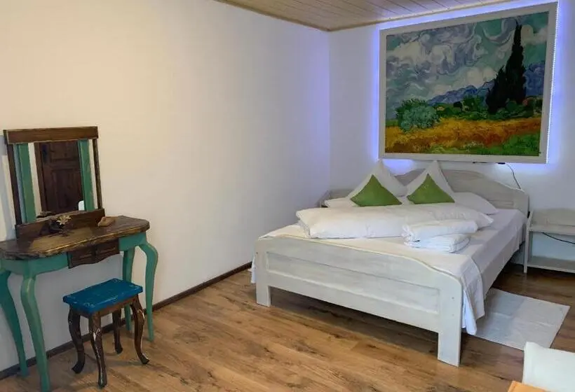 سوئیت 2 خوابه, Vila Thomas