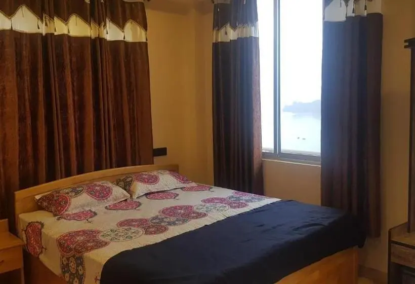 デラックスルーム, Abhi's Homestay