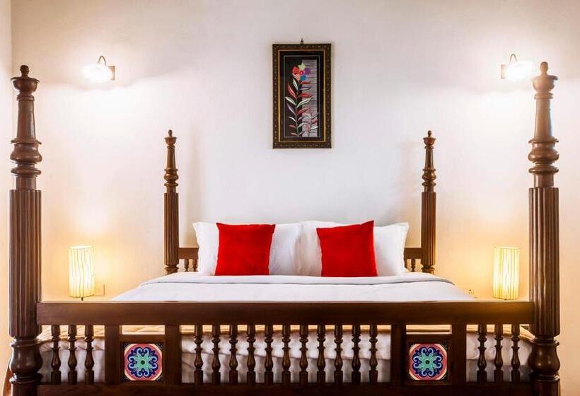 발코니 디럭스 룸, Anantha Heritage