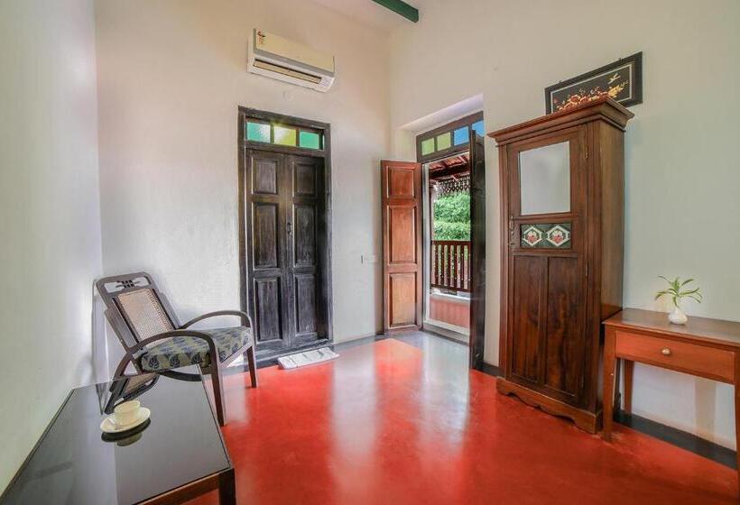 발코니 디럭스 룸, Anantha Heritage