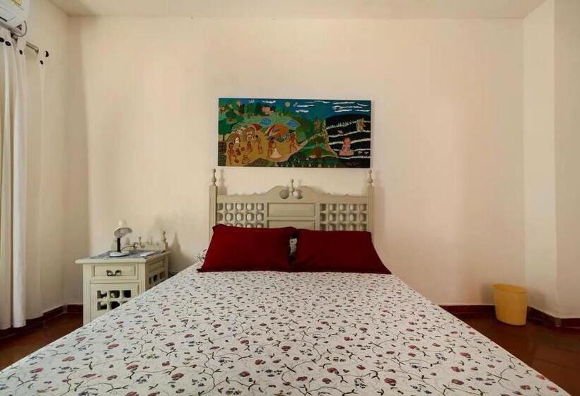 غرفة قياسية, Junto Al Mar Y El Manglar