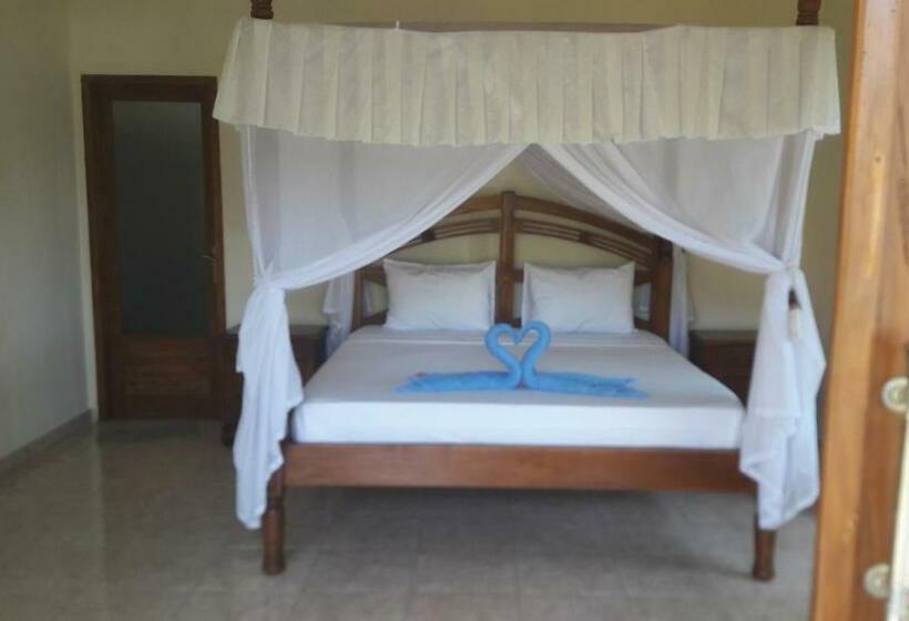 Номер Deluxe Вид на Море Боковой, Warung Pantai Bungalows