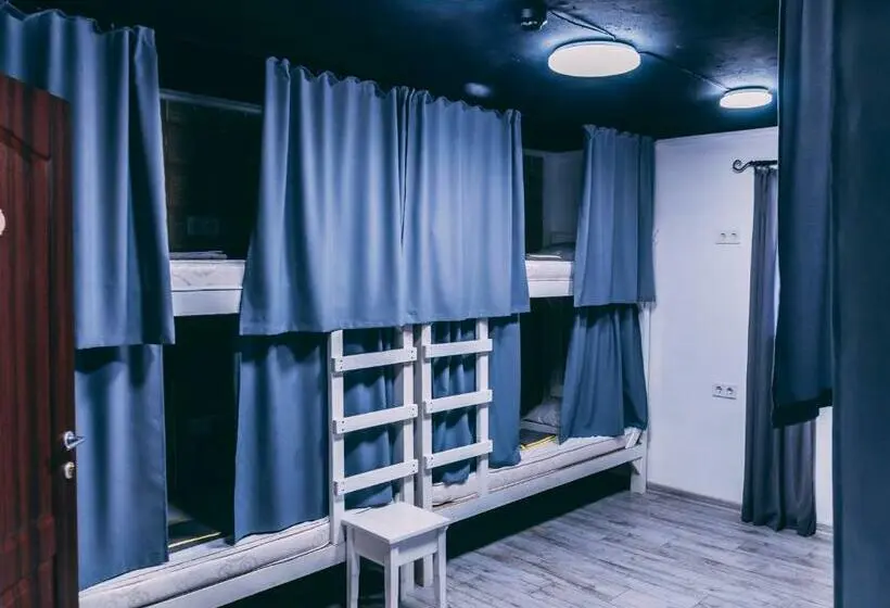 تختخواب در اتاق مشترک, Smart Hostel