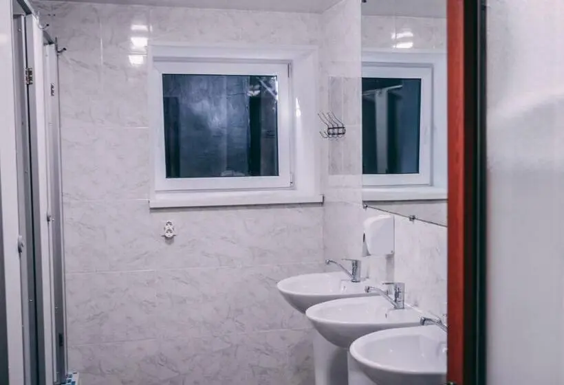 اتاق استاندارد با سرویس بهداشتی مشترک, Smart Hostel