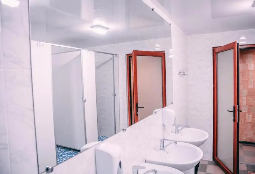اتاق استاندارد با سرویس بهداشتی مشترک, Smart Hostel