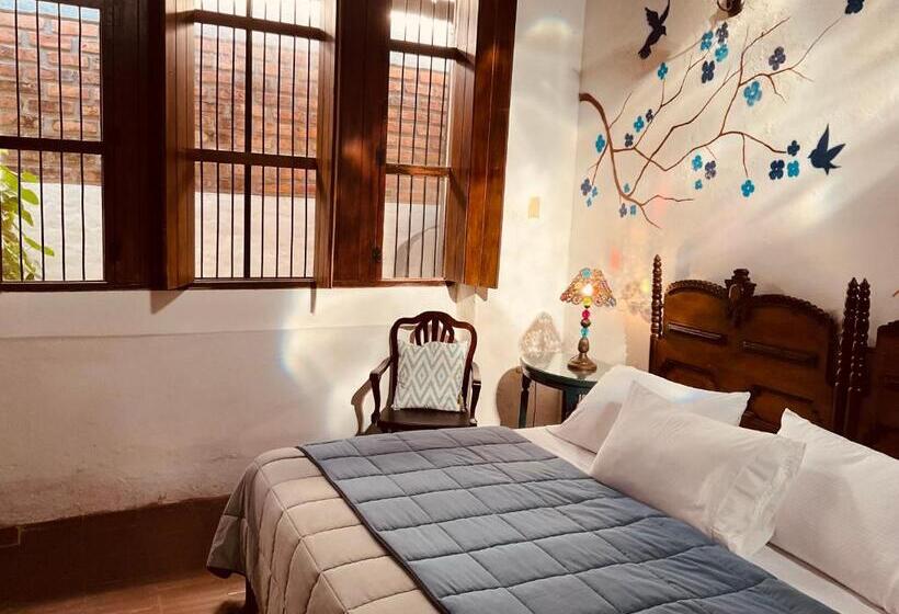 חדר דחוקס עם מיטת קינג, Casa Sinning Año1637