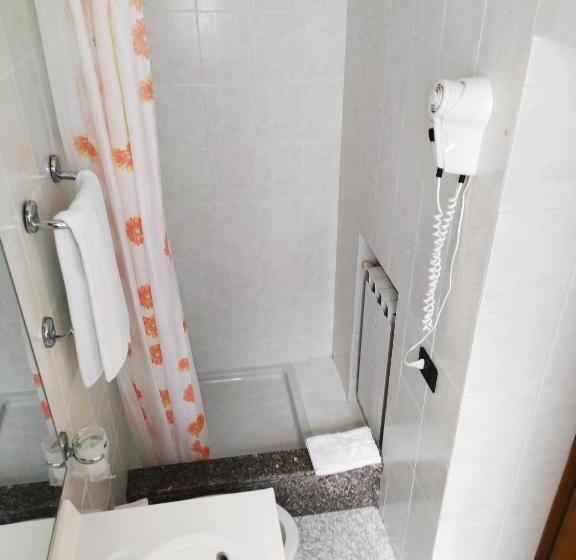 غرفة إقتصادية, Torre